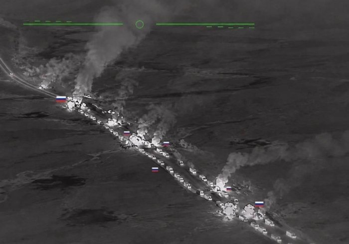 Украина телеграмм-каналлари Армянск яқинида Қримга кетаётган ва йўқ қилинган Россиянинг 50 та бензин ташувчи машинадан иборат колоннаси суратини эълон қилди