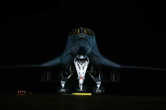 Шимолий Корея АҚШни узоқ масофали бомбардимончи самолётни ўз чегарасига юборгани учун қаттиқ танқид қилди Шимолий Корея АҚШни узоқ масофали бомбардимончи самолётни ўз чегарасига юборгани учун қаттиқ танқид қилди