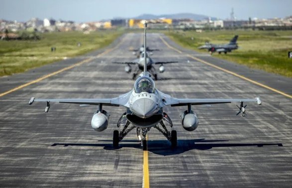 Niderlandiya yaqin orada Ukrainaga F-16 samolyotlarini yuboradi