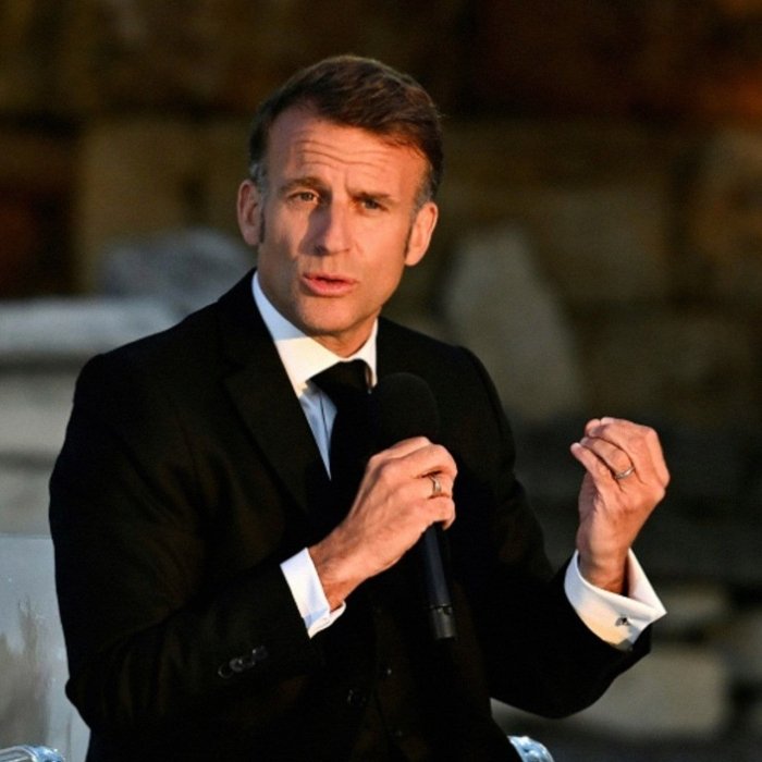 Макрон Европани “уйғонишга” чақирди