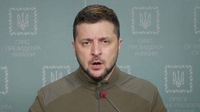 Зеленский: "Украина тўлиқ ўт очишни тўхтатишни талаб қилади"