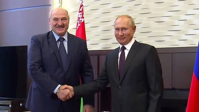Лукашенко ва Путин телефон орқали махсус ҳарбий операциянинг боришини муҳокама қилди