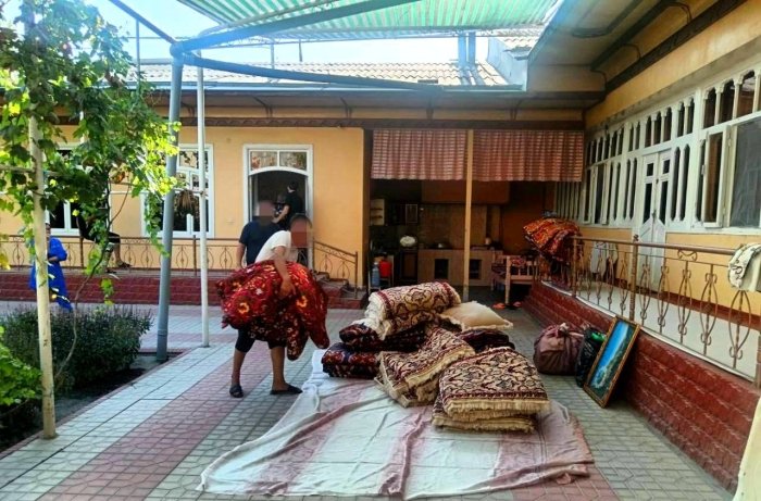 Andijonlik kelinning 44 turdagi buyumlari o‘ziga olib berildi