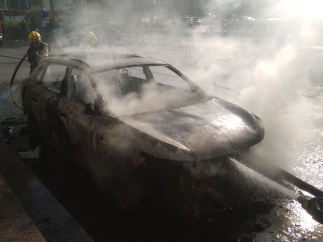 Чилонзор туманида электромобиль ёниб кетди