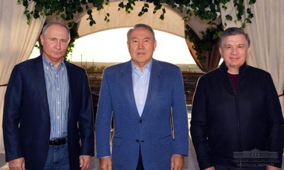Video: Putin, Mirziyoyev va Nazarboyevning norasmiy uchrashuvi