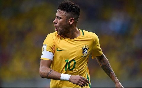Neymar va 18 yoshli futbolchi qizning farqi nimada? (video)
