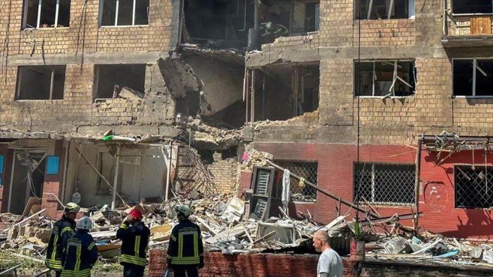 Yashirin kamera porno sorish Osiyo transvestitlari fotosuratlari