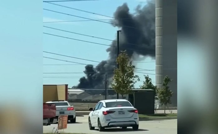 AQShda samolyot avtomobillar ustiga quladi