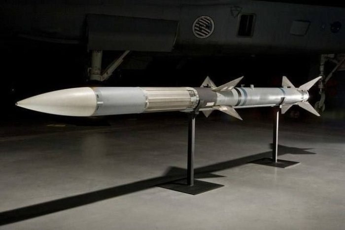 Pentagon Ukraina va boshqa davlatlar uchun 3,5 milliard dollarlik AMRAAM raketalarini buyurtma qildi