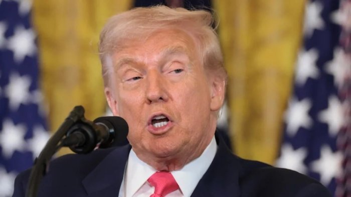 Трамп ўзининг тариф сиёсатида позицияларини бўшатмоқда