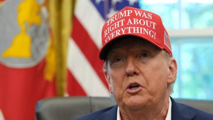 Трамп матбуот анжуманида Украина ўрнига футбол ҳақида гапирди