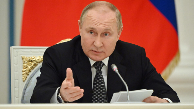 "Biz shoshilmayapmiz": Putin Ukrainadagi jangovar harakatlar haqida gapirdi