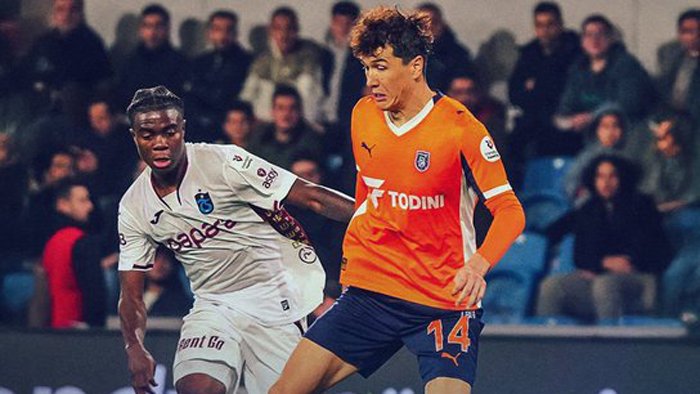 Туркия Суперлигаси. Шомуродов лига тўпурарига айланган баҳсда "Башакшеҳир" 101 дақиқадаги гол эвазига мағлуб бўлди (ВИДЕО)