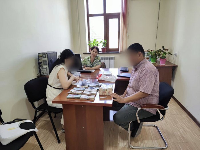 Qoraqalpog‘istonda ota farzandlari uchun 100 mln so‘m alimentni oldindan to‘ladi