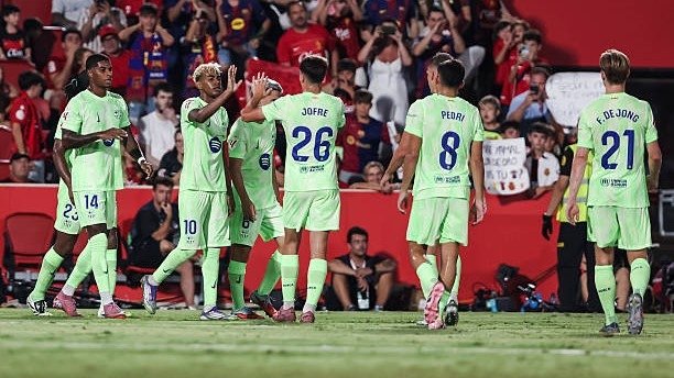 «Барселона» футболчилари қанча маош олади?