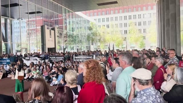 Niderlandiyaliklar G‘azo aholisiga hamdardlik belgisi tariqasida ommaviy norozilik aksiyasi o‘tkazdi
