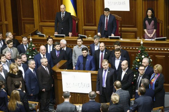 Украиналик депутатларнинг дахлсизлиги бекор қилинди