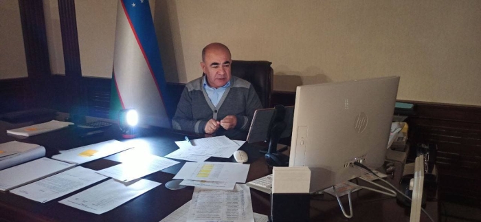 Zoir Mirzayev kecha fonar yorug‘ida videokonferensiya o‘tkazdi (FOTO)