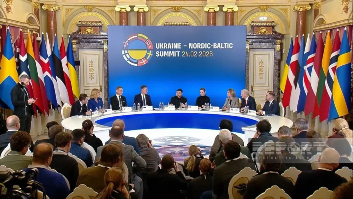 Зеленский: "Украина урушнинг тезроқ тугашини қўллаб-қувватлайди"