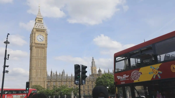 Буюк Британия қочқинлар учун миграция қоидаларини кучайтирди