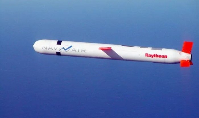 Тинчлик келишуви: АҚШ Tomahawk ракеталарини беришни кўриб чиқмоқда