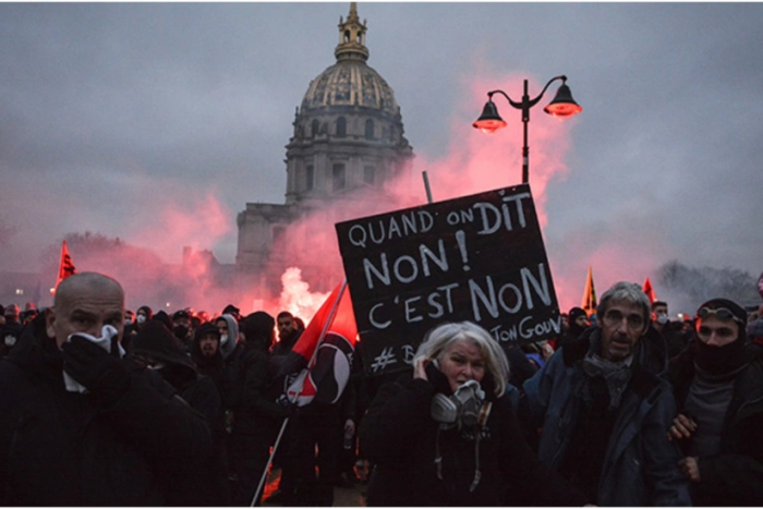 Франция бюджетни тежамкорликка қарши оммавий норозилик намойишлари ва иш ташлашларга тайёрланмоқда.