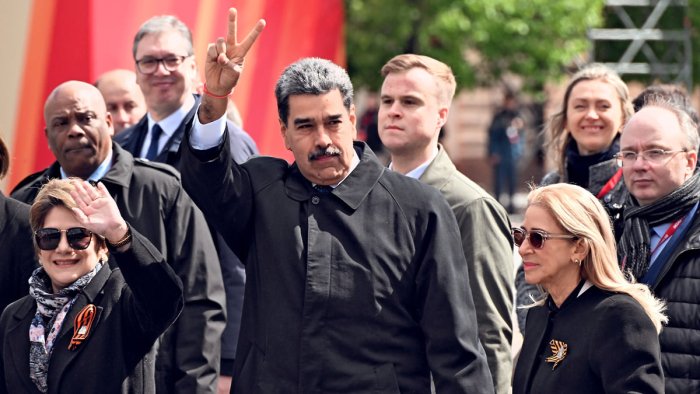 AQSh prezidentning oilasiga qarshi sanksiyalar joriy qildi