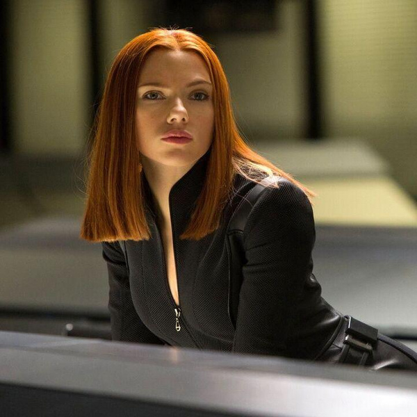 Yalangoch tanada leggings kiygan qizlar Buzuqlik bilan dahshatli film