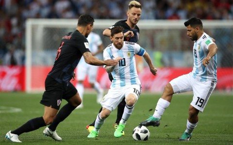 Аргентина футбол федерацияси президенти Мессини терма жамоада олиб қолиш йўлини топди