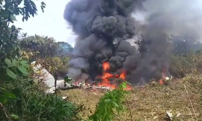 Колумбияда ҳарбий самолётнинг қулаши оқибатида камида 38 киши ҳалок бўлди