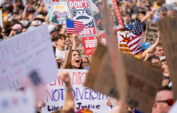 Италия "Қироллар йўқ" урушга қарши норозилик намойишини қўллаб-қувватлади