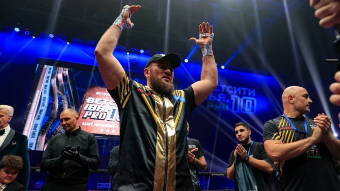 Рус боксчиси: "Баҳодир Жалолов Усикдан аввал мени тўхтатсин"