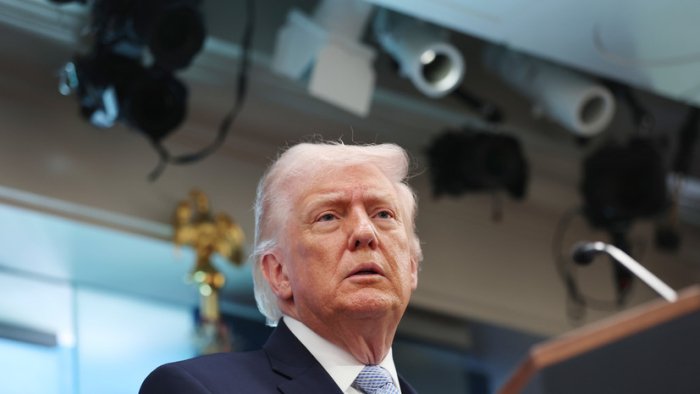 Трамп лавозимини тарк этган Жон Феланни юқори баҳолади