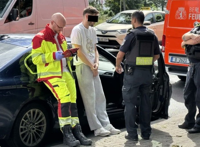  Berlinda avtomobil bolalar guruhini urib yubordi — Bild 