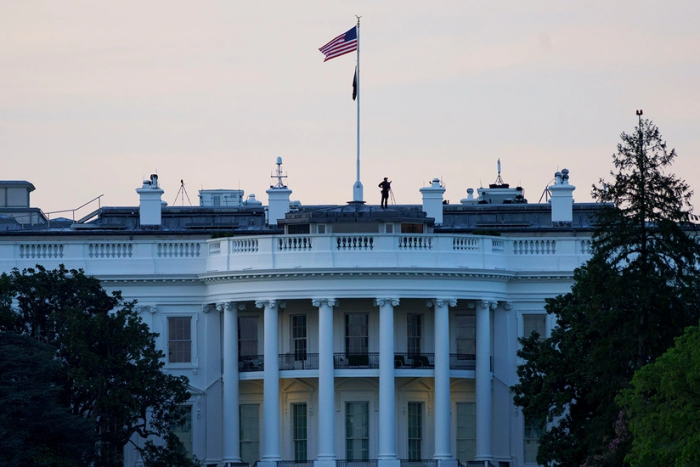 АҚШ разведка идоралари Трампнинг яқин одами ва хорижий разведка ўртасидаги суҳбатни ёзиб олди