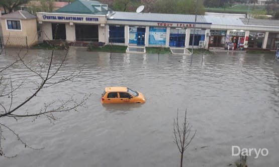 Samarqand ko‘chalari suv toshqini ostida qoldi (foto+video) Samarqand ko‘chalari suv toshqini ostida qoldi (foto+video)