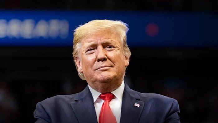 Трамп терисидаги кўкаришларни грим ёрдамида яширадими?