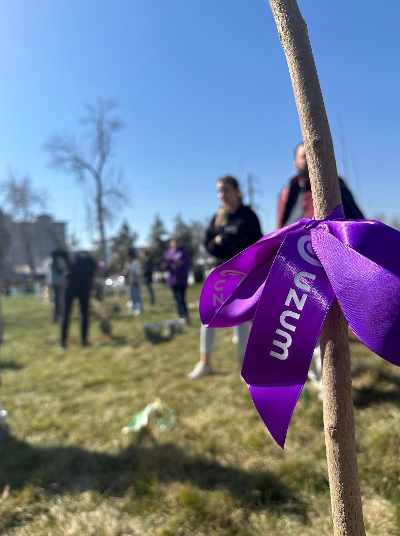 "Uzum" xodimlari respublika hashari doirasida butun O‘zbekiston bo‘ylab daraxt ekib chiqishdi "Uzum" xodimlari respublika hashari doirasida butun O‘zbekiston bo‘ylab daraxt ekib chiqishdi