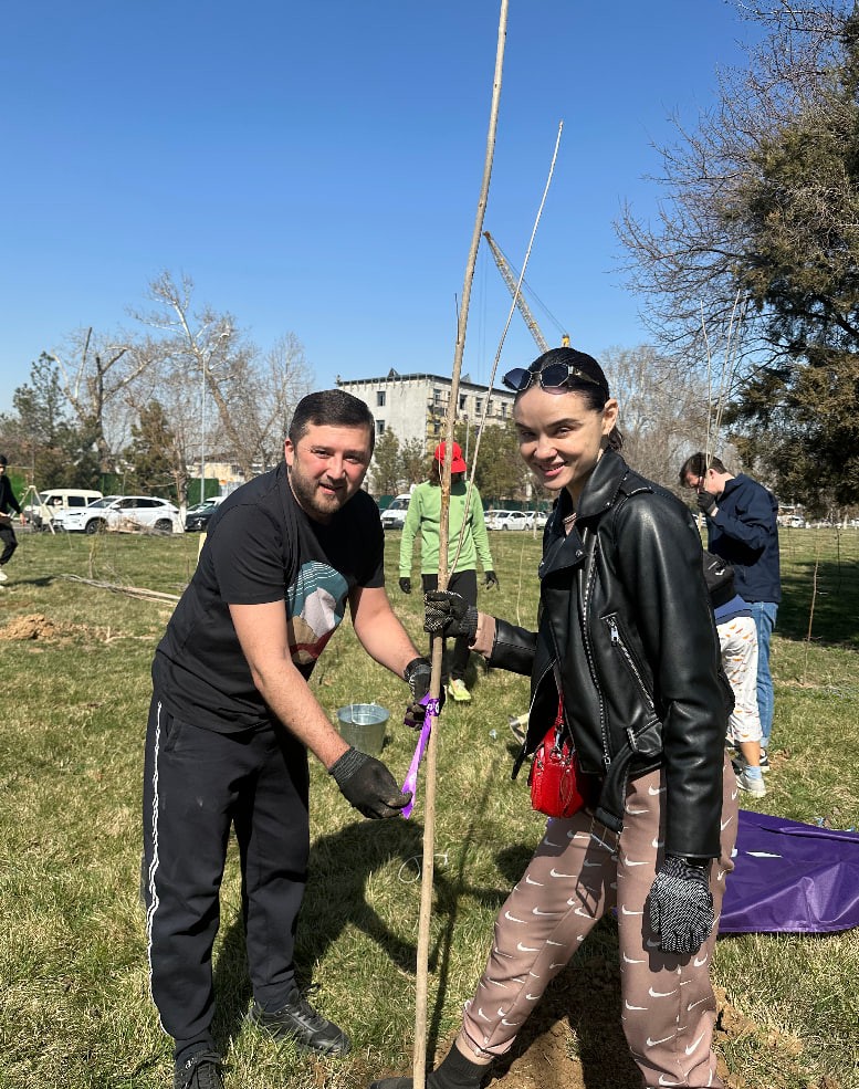"Uzum" xodimlari respublika hashari doirasida butun O‘zbekiston bo‘ylab daraxt ekib chiqishdi "Uzum" xodimlari respublika hashari doirasida butun O‘zbekiston bo‘ylab daraxt ekib chiqishdi